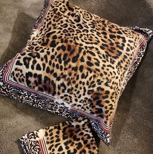 Emvency Leopard Throw Pillow Covers Set 2
